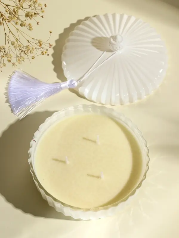 Ароматическая свеча в шкатулке &laquo;Белый глянец&raquo;, 3 фитиля, фрезия, 13.3&times;13.3&times;9.5 см