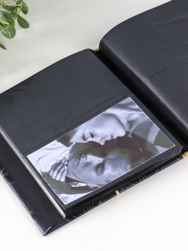 Фотоальбом "Воспоминания"  304ф 10X15см, ПП карм., 2ф на стр, черные страницы