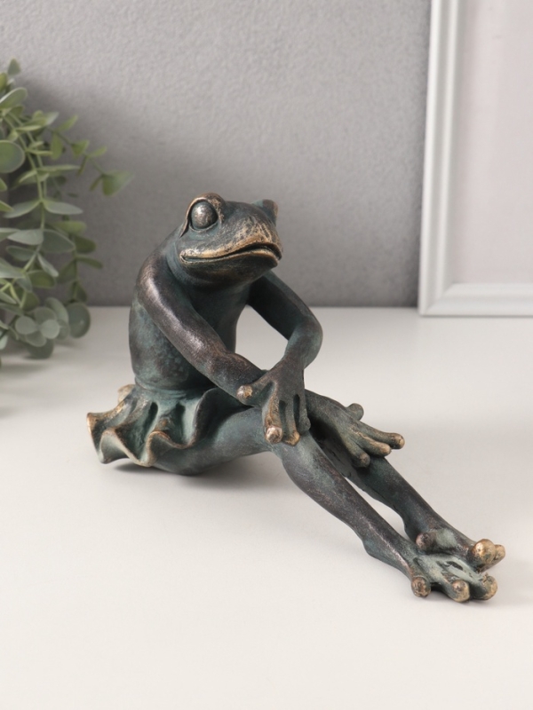Сувенир полистоун Сувенир полистоун "Лягушка балерина" с золотой патиной 23х9,7х13,6 см