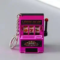 Брелок пластик "Игровой автомат - казино" фуксия 2,7х3,4х5 см