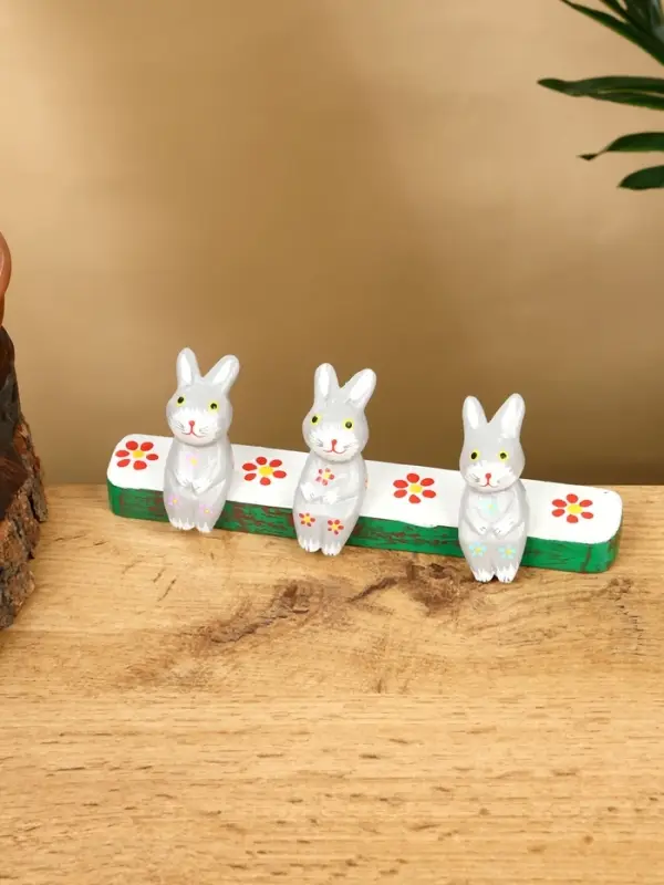 Сувенир «Зайки на скамейке», 18×4×6 см, дерево