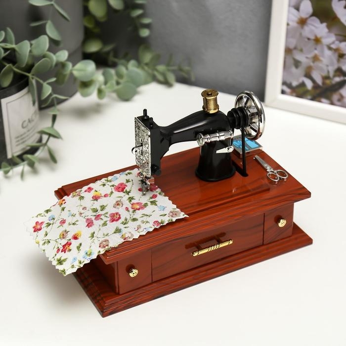 Шкатулка пластик музыкальная механическая Шкатулка пластик музыкальная механическая "Мамина швейная машинка" 9,5х18х13,5 см