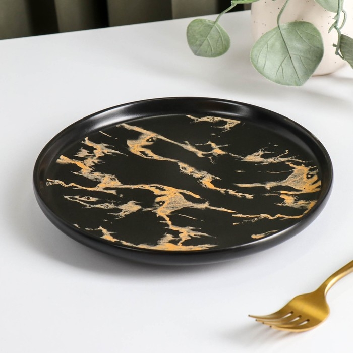 Тарелка керамическая для подачи Black Gold, d=20 см, цвет чёрный Тарелка керамическая для подачи Black Gold, d=20 см, цвет чёрный