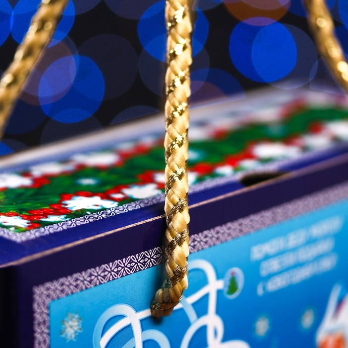 Новый год. Подарочная коробка Новый год. Подарочная коробка"Дед Мороз и Снегурочка" 20,4 х 7,6 х 17,5 см.