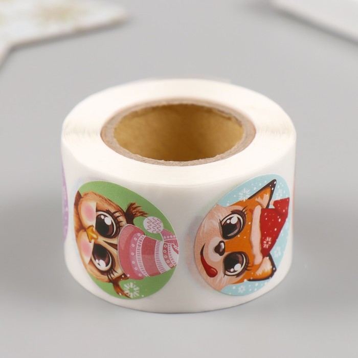 Наклейка бумага Наклейка бумага "Дед Мороз и лесные звери" d=2,5 см 252 шт в рулоне