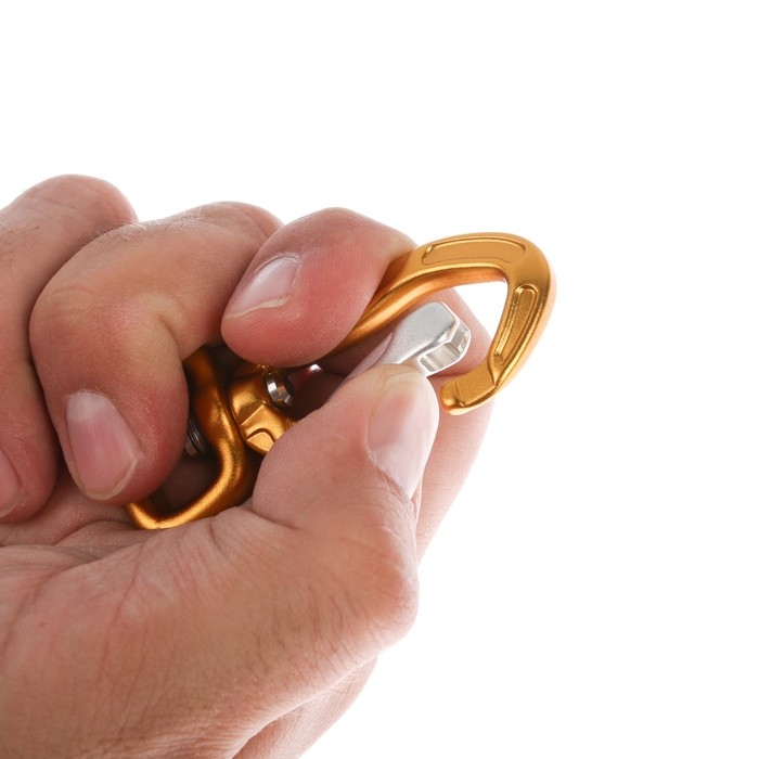 Карабин с защелкой и вертлюгом, 7х3 см, 200 кг, жёлтый Карабин с защелкой и вертлюгом, 7х3 см, 200 кг, жёлтый