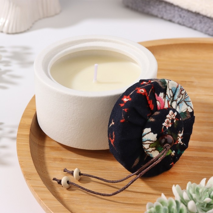 Свеча ароматическая Свеча ароматическая "Soy WAX", английская груша и фрезия, белая, 9х9 см