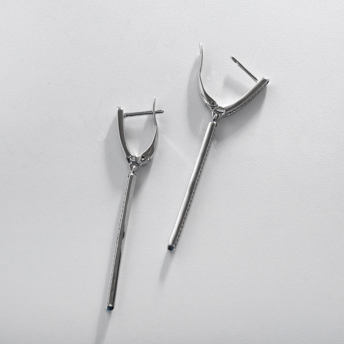 Серьги со стразами XUPING гордость, цвет белый в серебре Серьги со стразами XUPING гордость, цвет белый в серебре