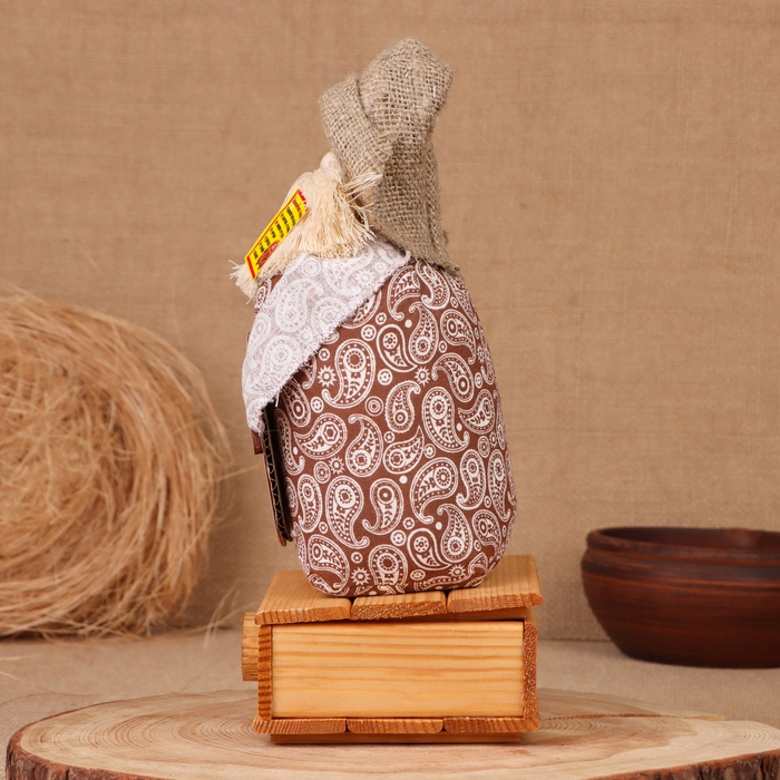 Домовой Домовой "Афанасий с лукошком", на сундуке, 28х15х12 см