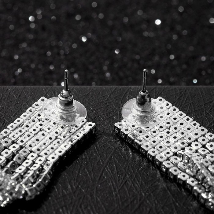 Серьги висячие со стразами «Водопад» на прямоугольнике, цвет белый в серебре, 12см Серьги висячие со стразами «Водопад» на прямоугольнике, цвет белый в серебре, 12см