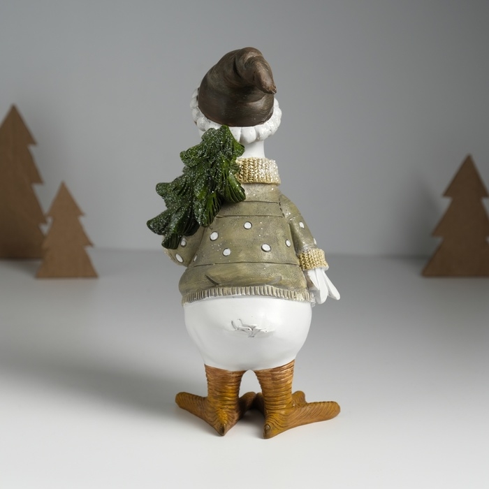 Сувенир полистоун Сувенир полистоун "Гусь в свитере в горох, несёт ёлку" светло-зелёный 9,5х12х22,5 см