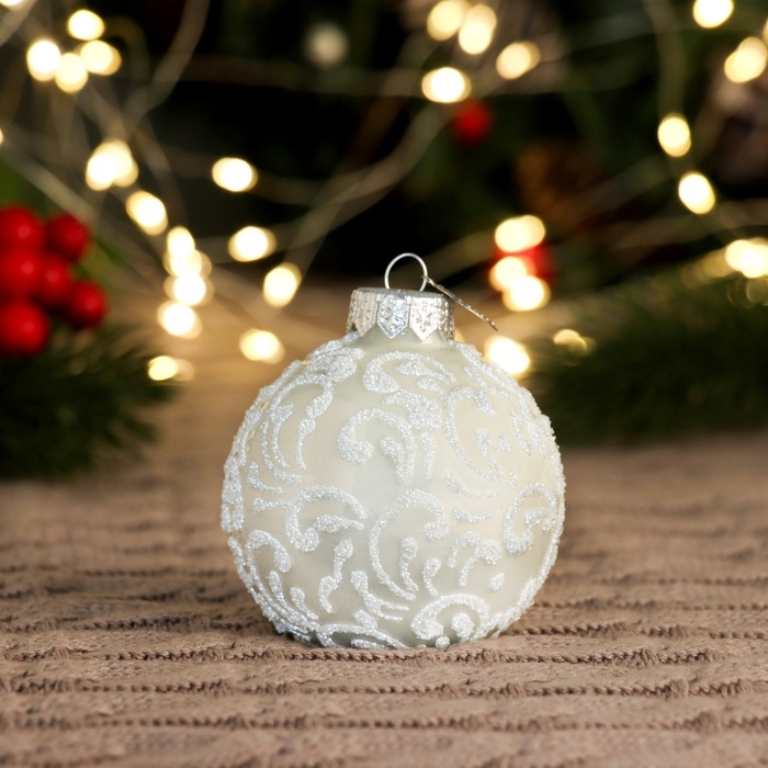 Шар Шар "Вьюнок-веточка морозная" (белый), 65 мм., в подарочной упаковке