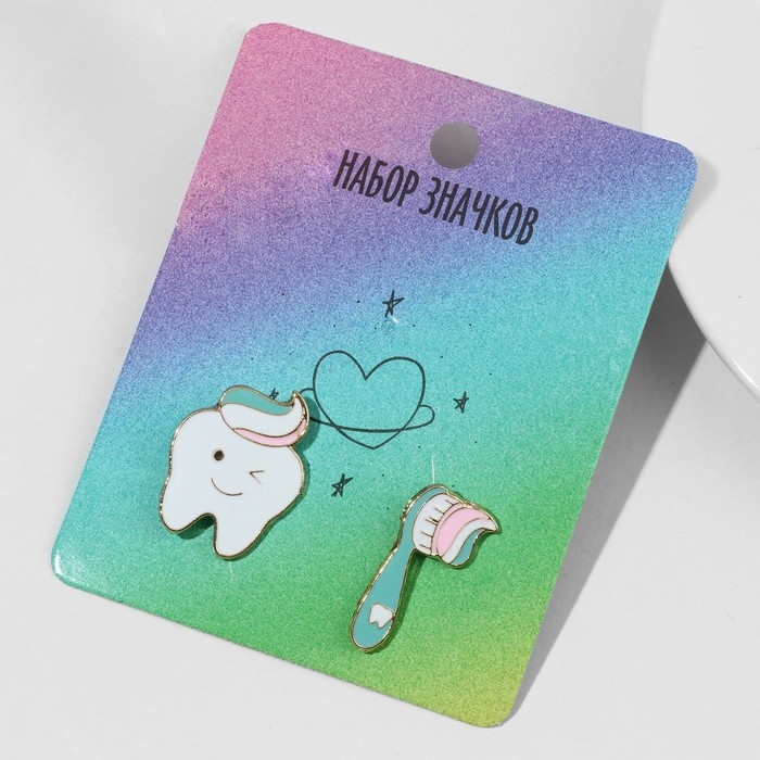 Набор значков (2 шт.) «Зуб и щётка», цветной в золоте Набор значков (2 шт.) «Зуб и щётка», цветной в золоте