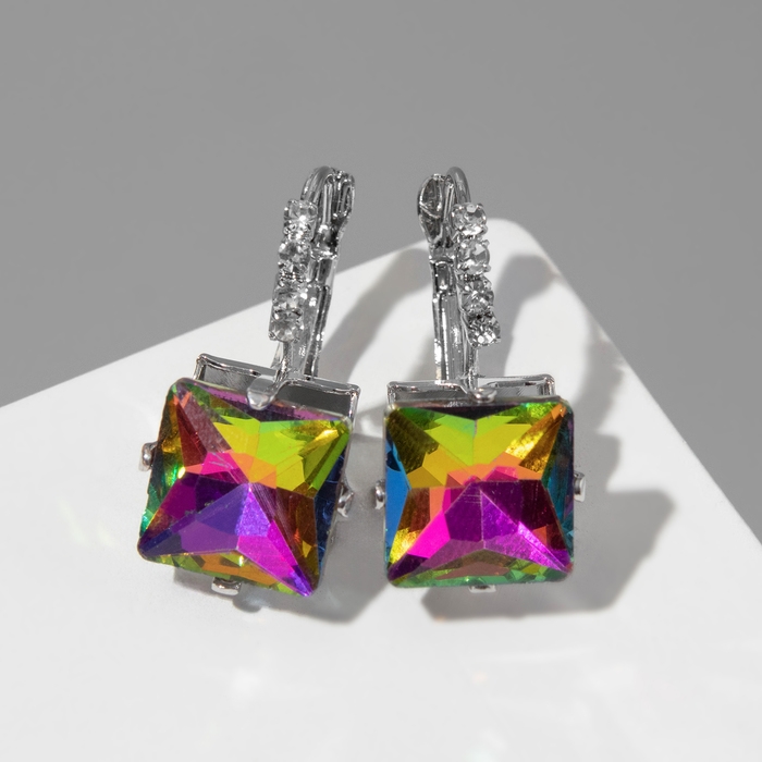 Серьги со стразами Серьги со стразами "Квадрат" мерцание, цвет бело-бензиновый в серебре