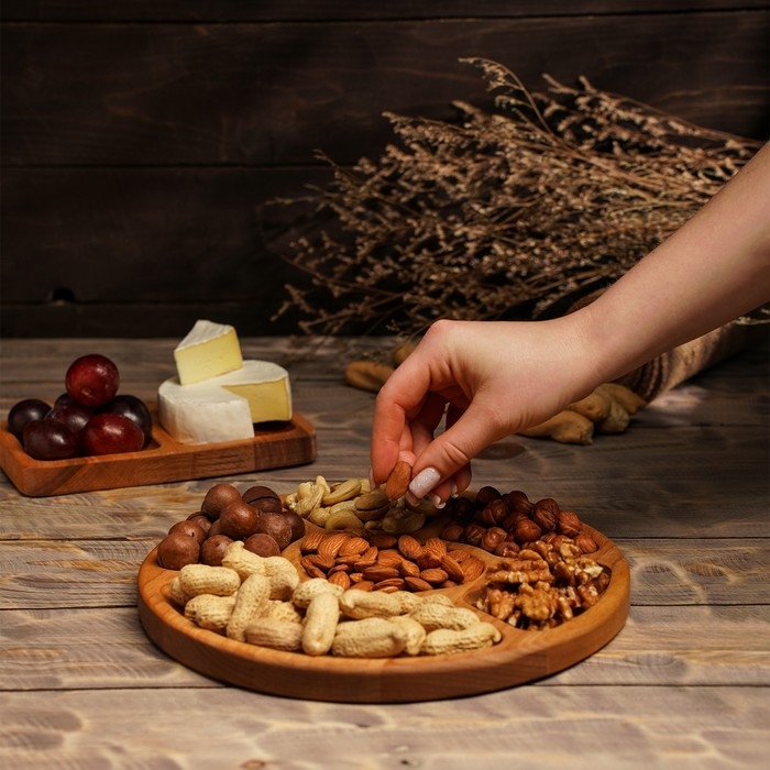 Подарочный набор деревянной посуды Adelica, менажница 6 секций, менажница 2 секции, подставка для посуды, масло в подарок, берёза Подарочный набор деревянной посуды Adelica, менажница 6 секций, менажница 2 секции, подставка для посуды, масло в подарок, берёза