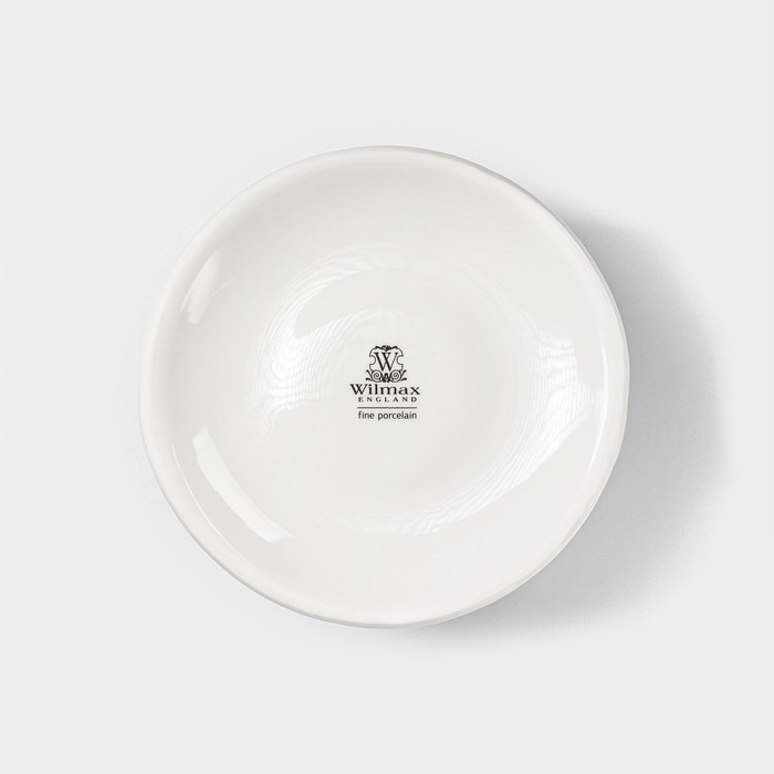 Подставка фарфоровая для подогрева Wilmax, d=13 см, цвет белый Подставка фарфоровая для подогрева Wilmax, d=13 см, цвет белый