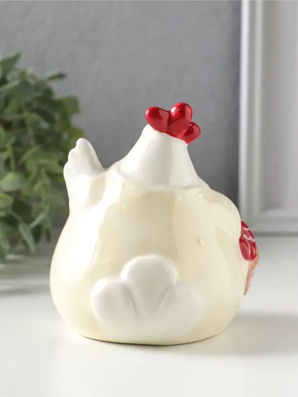 Сувенир керамика "Курочка-наседка в сливочном, с корзинкой цветов" 10,1х9,4х10,7 см