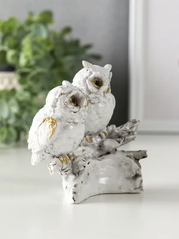 Сувенир полистоун Сувенир полистоун "Белые филины на коряге" 5х9х8,5 см