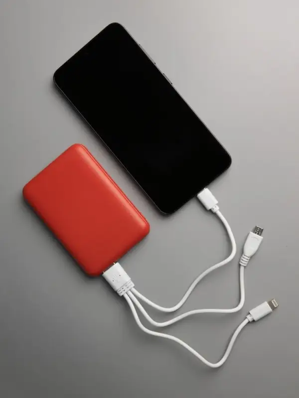 Внешний аккумулятор Uniscend Full Feel Type-C 5000 мАч, красный Внешний аккумулятор Uniscend Full Feel Type-C 5000 мАч, красный