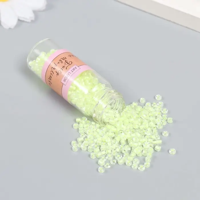 Бисер 8/0 в бутылочке  Бисер 8/0 в бутылочке "Полупрозрачный с цв.серединой. Лён" светится под УФ 20 гр 6х2х2 см