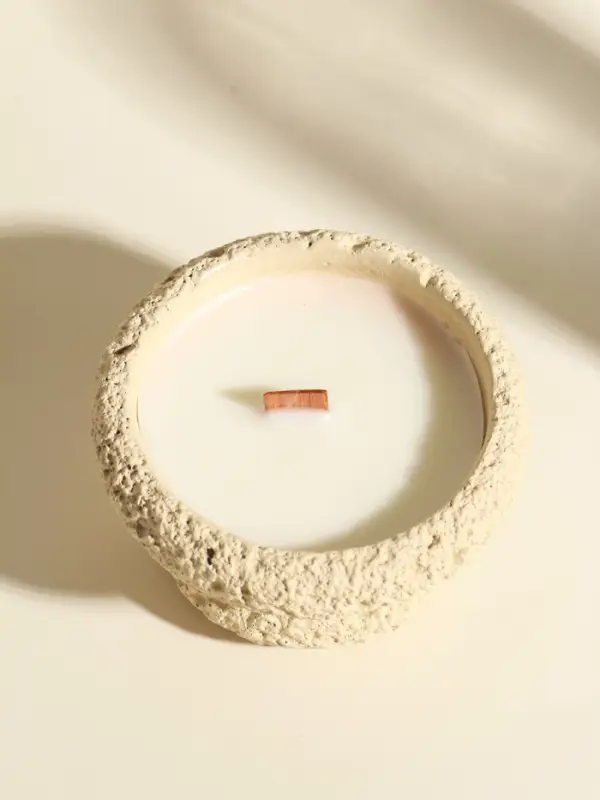 Свеча в вулканическом подсвечнике "Чаша" деревянный фитиль, белая 9,3х9,3х5,5 см