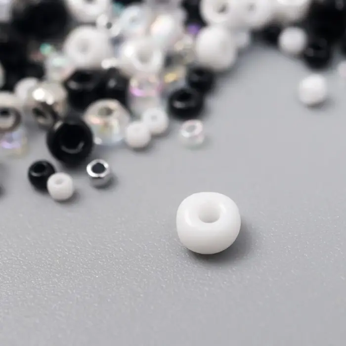 Бисер стекло 6/0 - 15/0  Бисер стекло 6/0 - 15/0 "Ассорти чёрно-белое" d=1,5-4 мм, н-р 10гр