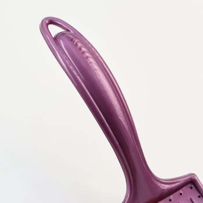 Щётка - пуходёрка мягкая, основание 68&times;48 м, с каплями, увеличенное кол-во зубцов, бордовая