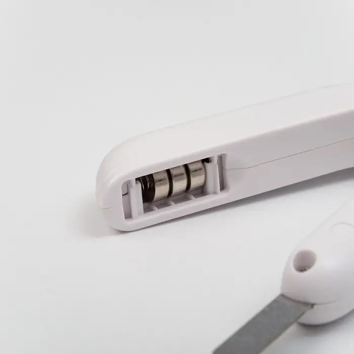 Умный когтерез для животных, с пилкой, LED фонарём и контейнером для когтей, на батарейках Умный когтерез для животных, с пилкой, LED фонарём и контейнером для когтей, на батарейках