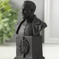 Бюст Дзержинского Ф.Э., гипс, 12&times;7.5&times;4 см, графит