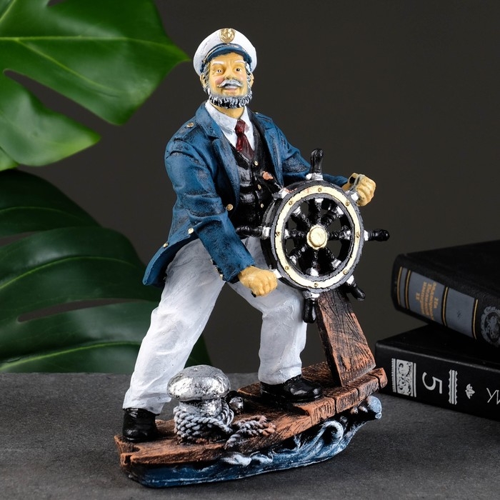 Фигура  Фигура "Капитан за штурвалом" 9х20х14см