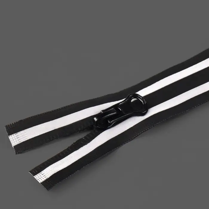 Молния «Спираль», №5, разъёмная, водонепроницаемая, со светоотражающей лентой, замок автомат, 120 см, чёрная, серая Молния «Спираль», №5, разъёмная, водонепроницаемая, со светоотражающей лентой, замок автомат, 120 см, чёрная, серая