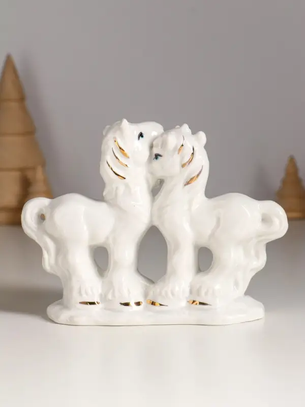 Сувенир керамика "Конь и лошадка милуются" белый с золотом 14х4,5х10 см