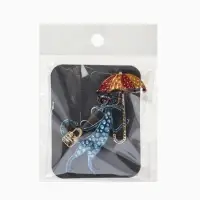 Брошь &laquo;Кошка&raquo; с зонтом, цветная в золоте