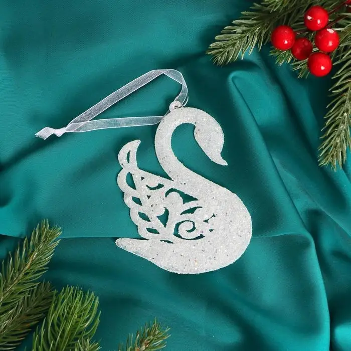 Ёлочная игрушка «Зимнее волшебство. Лебедь» пластик, 9х10,5 см, белый Ёлочная игрушка «Зимнее волшебство. Лебедь» пластик, 9х10,5 см, белый