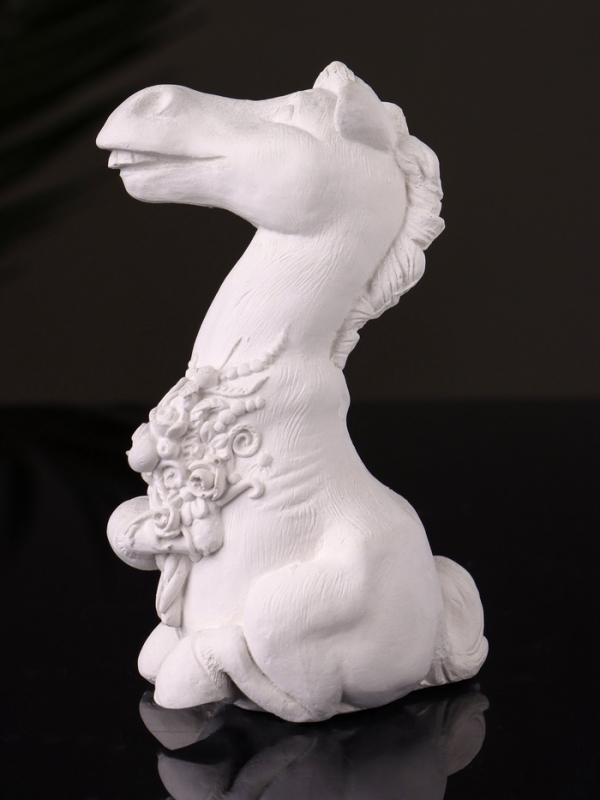 Статуэтка Статуэтка "Конь с букетом" 11см, натуральный