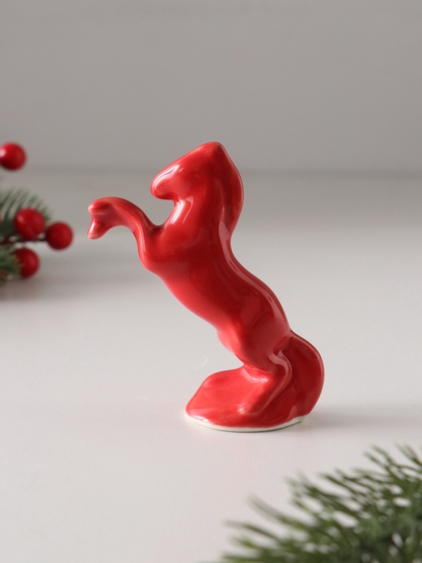 Статуэтка фарфоровая Статуэтка фарфоровая "Конь красный", /цветная глазурь/, 9 см