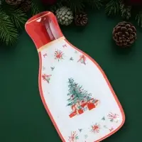 Блюдо сервировочное новогоднее Доляна &laquo;Сказки леса&raquo;, 19.5&times;9.5&times;1.5 см, в форме бутылки, стекло, белое, красное