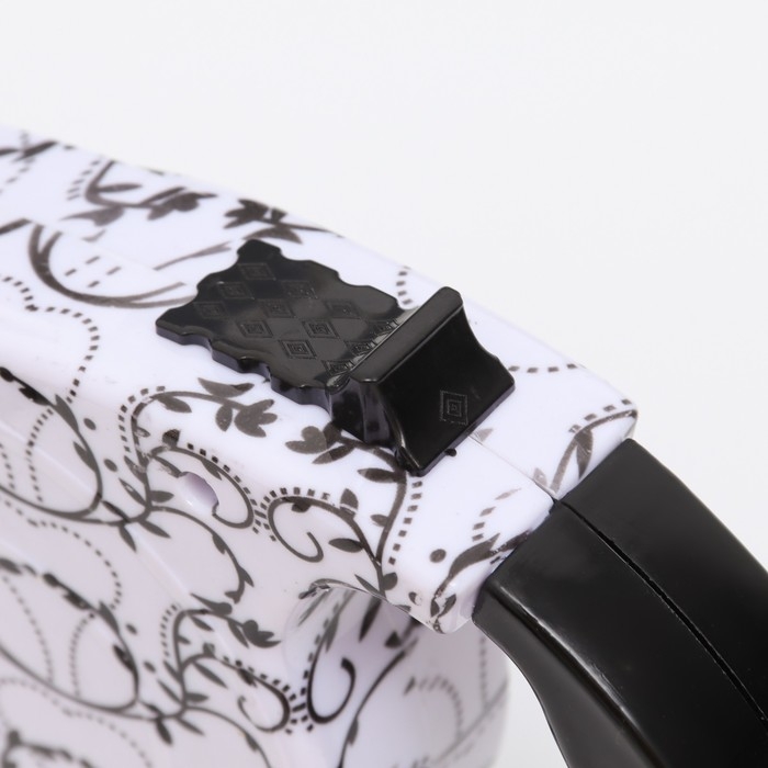 Рулетка с поводком-лентой, резиновая ручка, 5 м, вес животного до 15 кг, белая с орнаментом Рулетка с поводком-лентой, резиновая ручка, 5 м, вес животного до 15 кг, белая с орнаментом