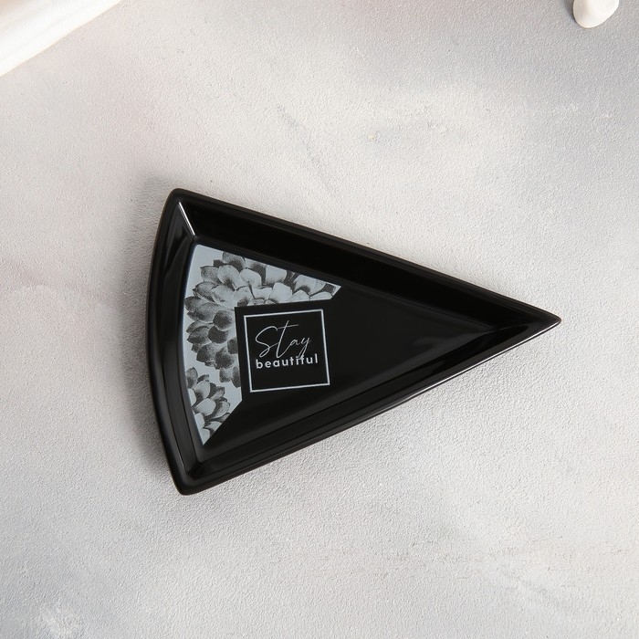 Чайная пара керамическая «Красота», кружка 130 мл, блюдце 11х14.5 см, цвет чёрный Чайная пара керамическая «Красота», кружка 130 мл, блюдце 11х14.5 см, цвет чёрный