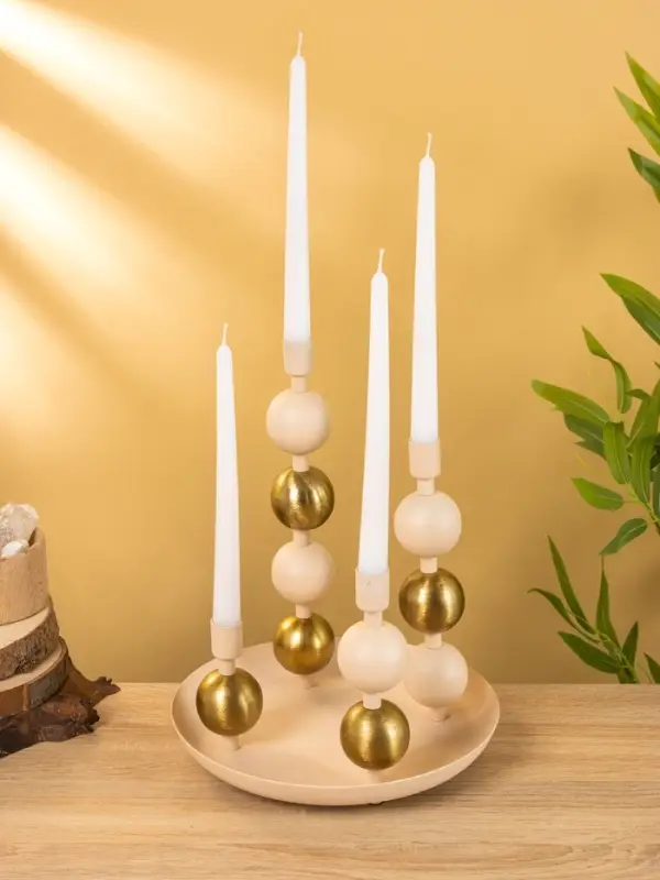 4 подсвечника на тарелке со сферами бежево-золотой 25,5х22,5х32 см