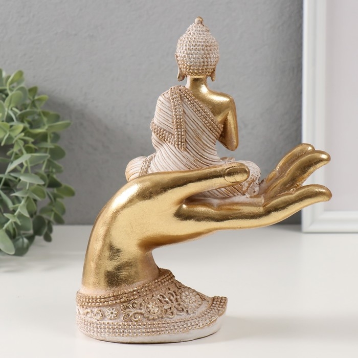 Сувенир полистоун Сувенир полистоун "Будда в белом одеянии. На ладони" 9х16,5х22,5 см