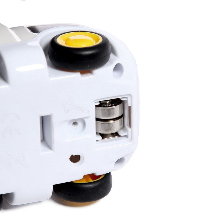 Музыкальная игрушка «Машина скорой помощи», звук, свет, цвет белый Музыкальная игрушка «Машина скорой помощи», звук, свет, цвет белый