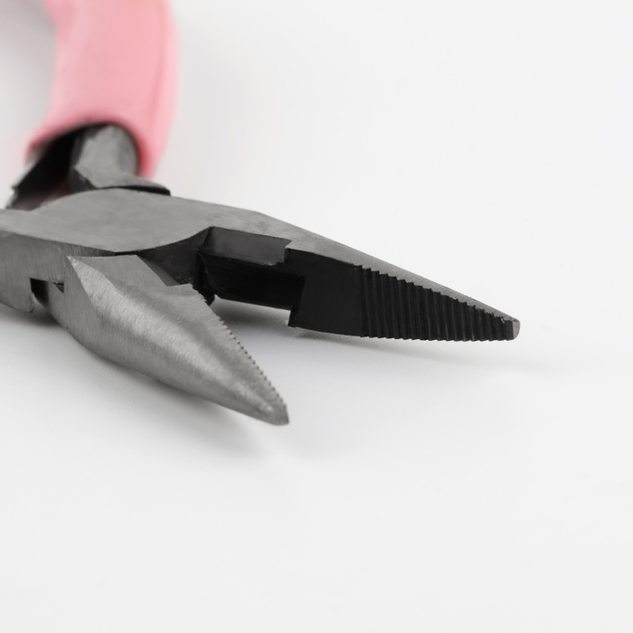 Тонкогубцы с зазубринами, для рукоделия, 12,5 × 6,5 см, цвет серебряный/розовый Тонкогубцы с зазубринами, для рукоделия, 12,5 × 6,5 см, цвет серебряный/розовый