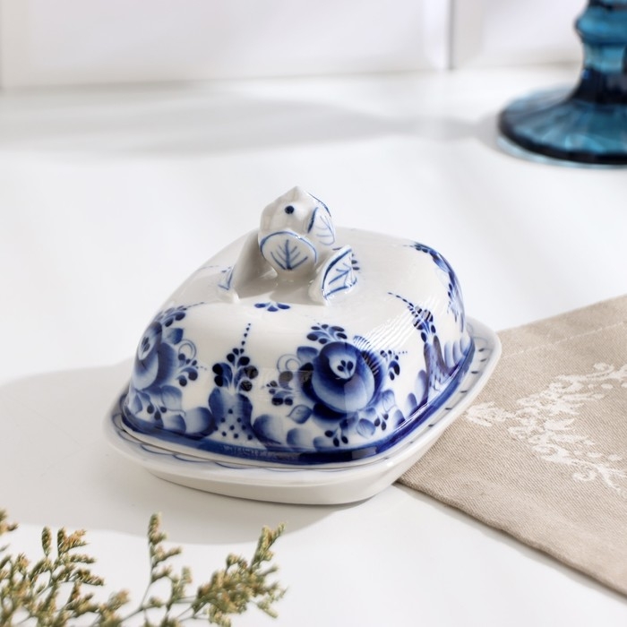 Маслёнка «Тюльпан», 16х10,5х10 см, гжель Маслёнка «Тюльпан», 16х10,5х10 см, гжель