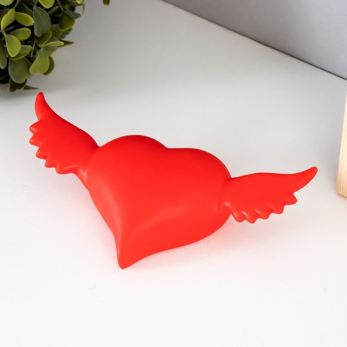 Ночник Сердце с крыльями LED красный 7х14,3х3,8 см RISALUX Ночник Сердце с крыльями LED красный 7х14,3х3,8 см RISALUX