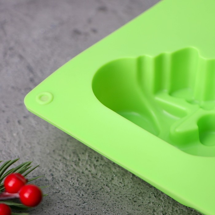 Форма для выпечки новогодняя Доляна «Новый год», силикон, 27×17×3 см, 6 ячеек (8×7×3 см), цвет зелёный Форма для выпечки новогодняя Доляна «Новый год», силикон, 27×17×3 см, 6 ячеек (8×7×3 см), цвет зелёный