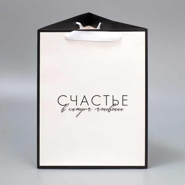 Пакет подарочный для цветов треугольный, упаковка «Счастье» 23,5 х 30 х 20,5 см Пакет подарочный для цветов треугольный, упаковка «Счастье» 23,5 х 30 х 20,5 см
