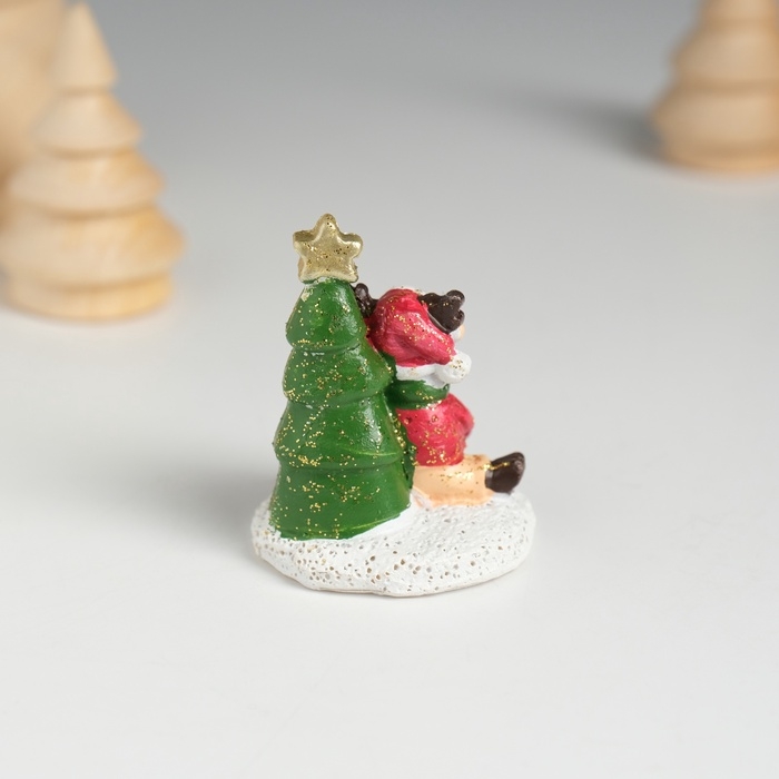 Сувенир полистоун "Оленёнок в красной шубке около ёлочки" МИКС 3,8х3,5х4,8 см