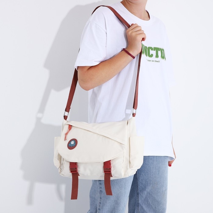 Сумка молодёжная на клапане, цвет молочный/коричневый Сумка молодёжная на клапане, цвет молочный/коричневый