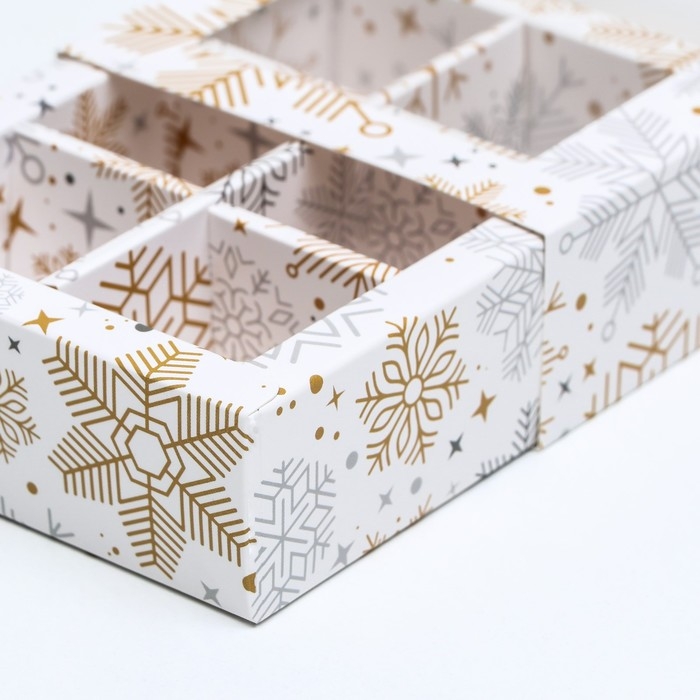 Новый год. Коробка под 6 конфет Новый год. Коробка под 6 конфет "Снежинки", 13,7 х 9,8 х 3,8 см, кондитерская упаковка